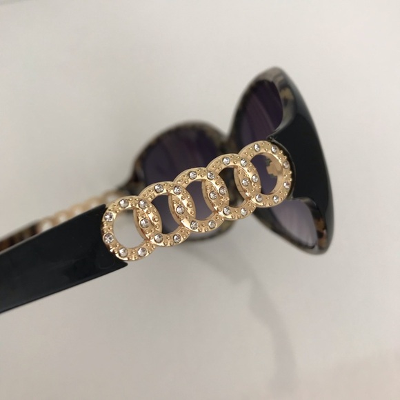 Guess Women\'s Sunglasses Black Frames W/Leopard Print Gold Rhinestone Accents main image 5